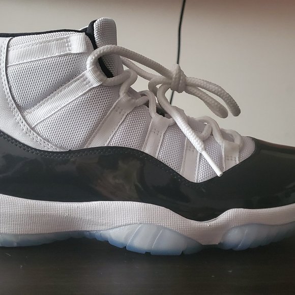 2018 Jordan 11 size 9.5 DS - Picture 2 of 9